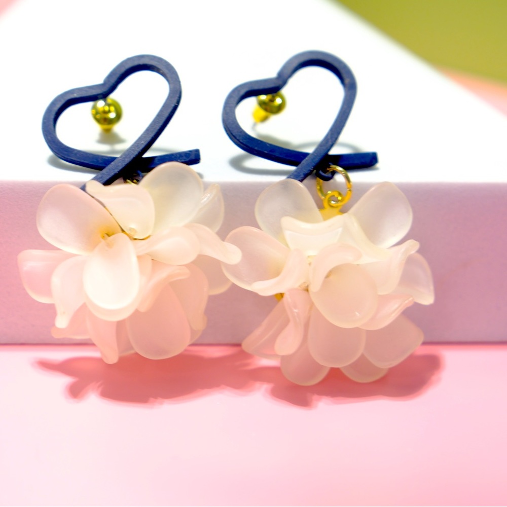 Floral and heart shape earings